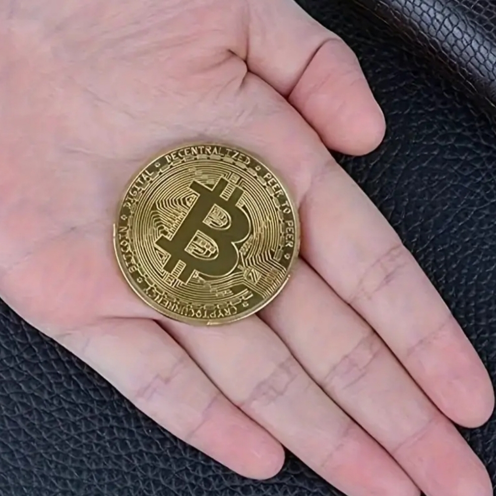Gold Simulated Bitcoin Collectible Coin - Picture 2 of 3